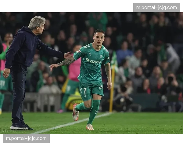 安东尼倒钩技惊四座 贝蒂斯进攻端创造力依然在线