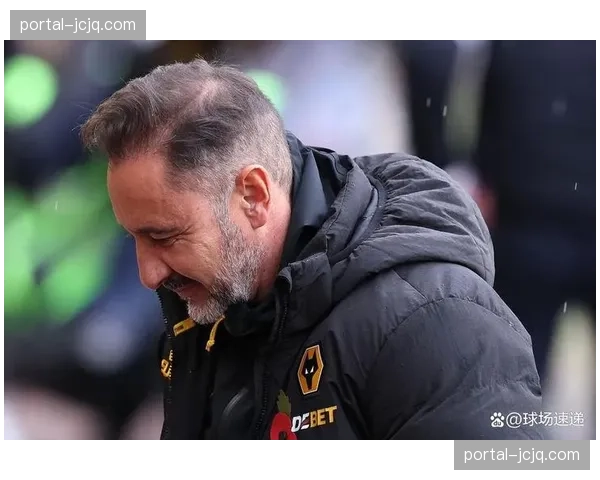 富勒姆帕利尼亚中场拦截 佩雷拉调度组织掌控比赛节奏 富勒姆帕利尼亚中场拦截 佩雷拉调度组织掌控比赛节奏